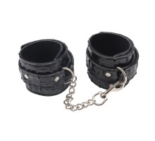 Черные оковы на карабине Surrender Ankle Restraints